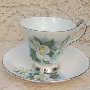Vintage  Windsor Bone China Tea cup & Saucer England Flower